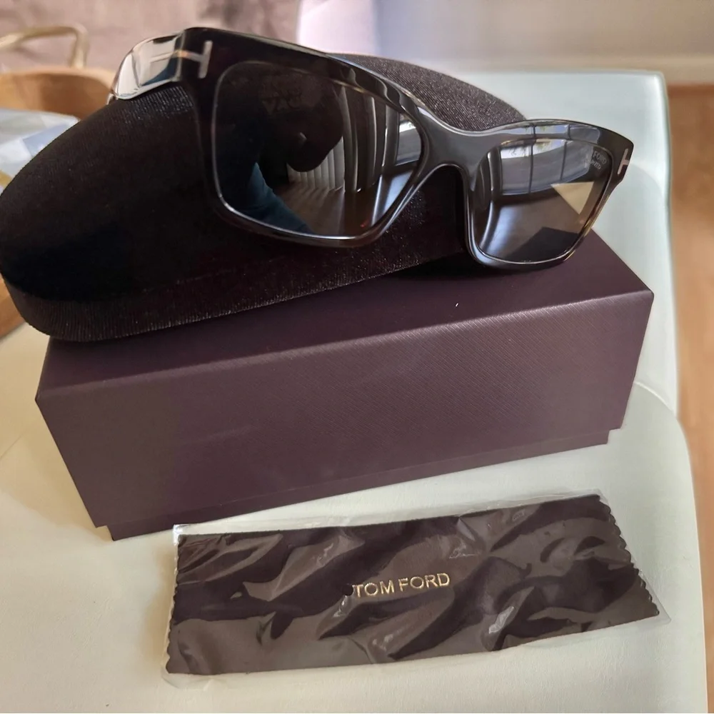 Tom Ford Brown Tortoise Sunglasses - Picture 3 of 7